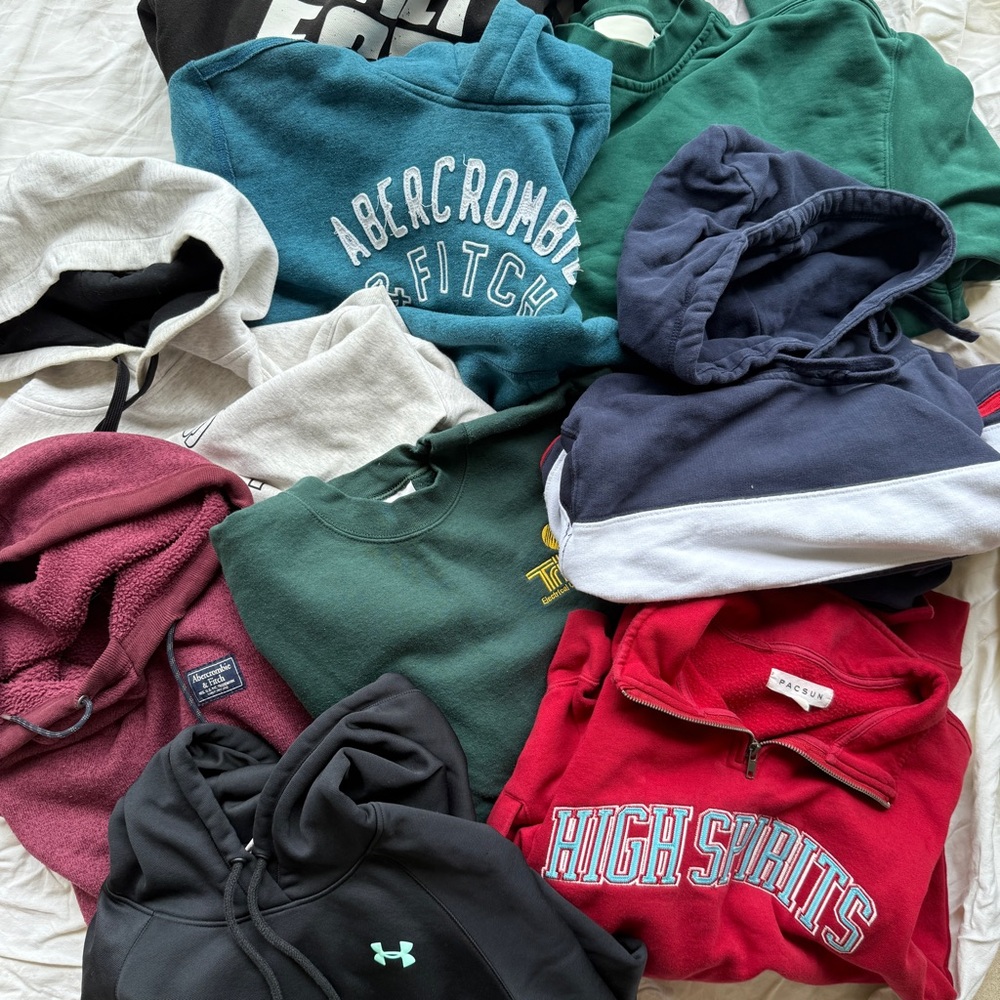 PACK OF NINE SWEATSHIRTS